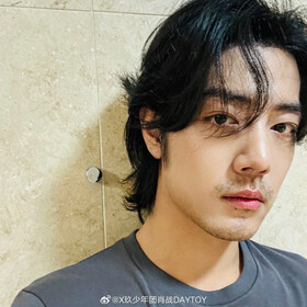 02/12|X玖少年团肖战DAYTOY